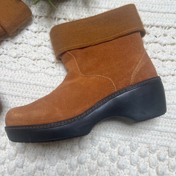 CROCS 11554 Woman 10 Fold Over Ankle Boot Suede Leather Tan Winter Buckle Boho - Picture 8 of 16